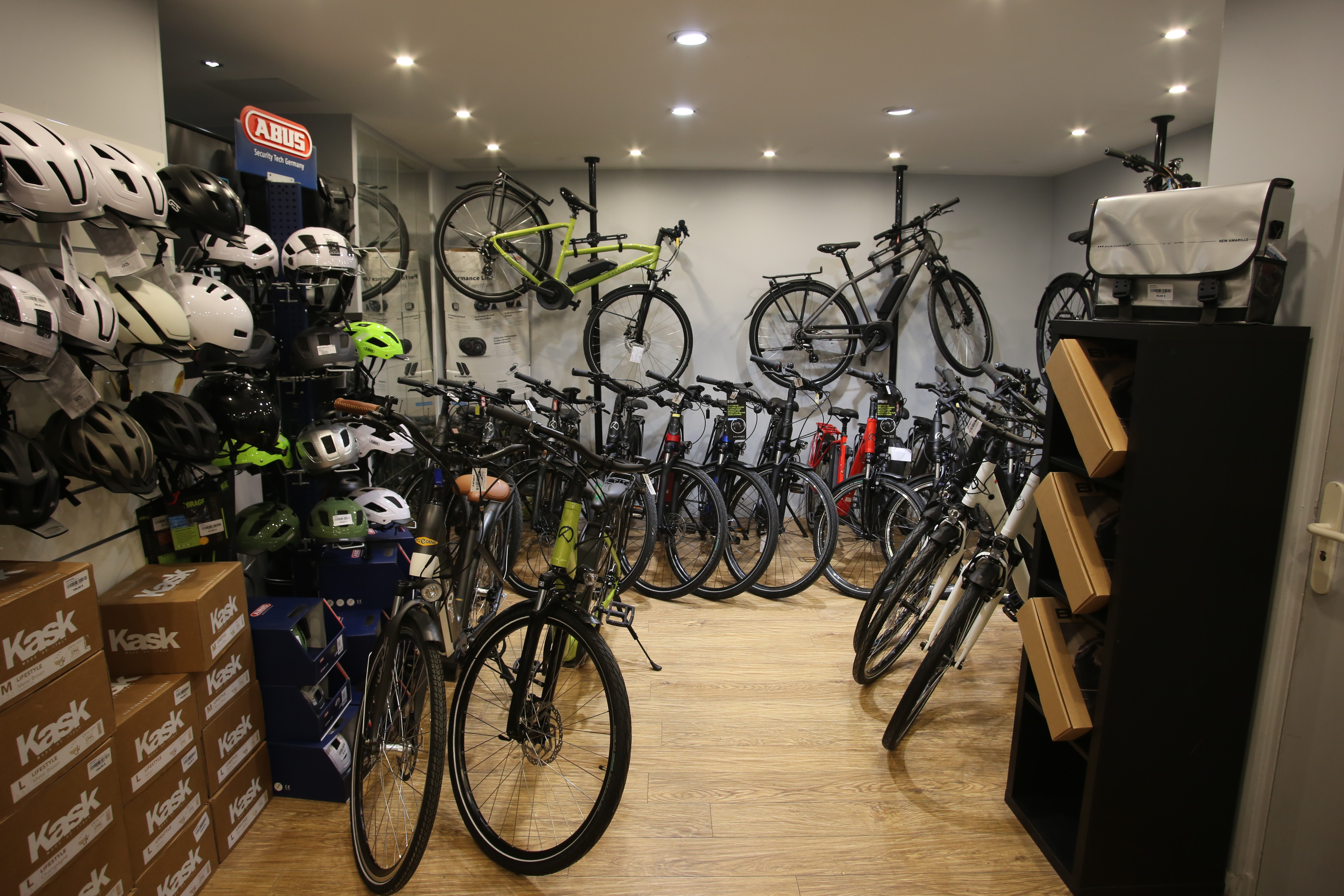 Les vélos électriques Kalkhoff, Focus, KTM, BiClou et Cycles Denis au magasin AC-Emotion Grand-Armée, 40 avenue de la Grande Armée 75017 Paris